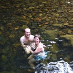 Cindy en ik in de Noah Valley river