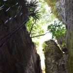 Tussen de rotswanden in The Grove in Pohara
